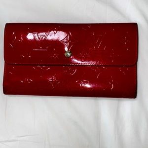 Luis Vuitton Wallet.